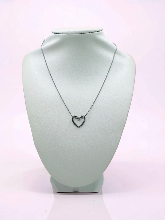 Unbranded Jewelry - The Classic Heart Pendant in Silver
